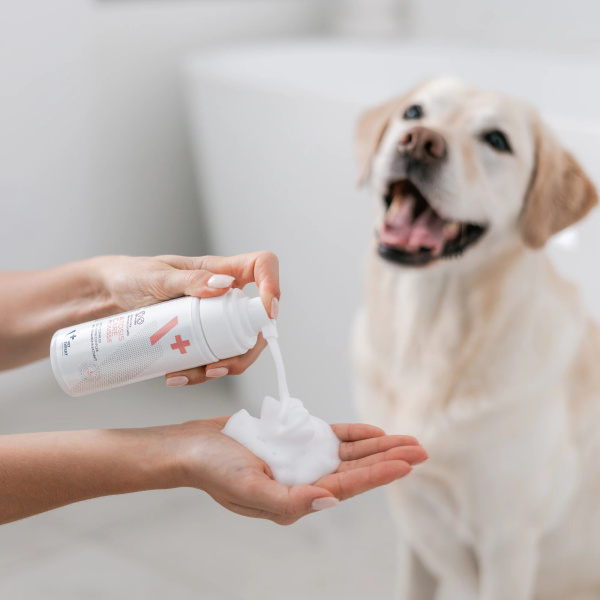 VET EXPERT ATOSIS CARE MOUSSE - szampon w piance do kąpieli na sucho dla psów i kotów ze skórą skłonną do atopii 150 ml